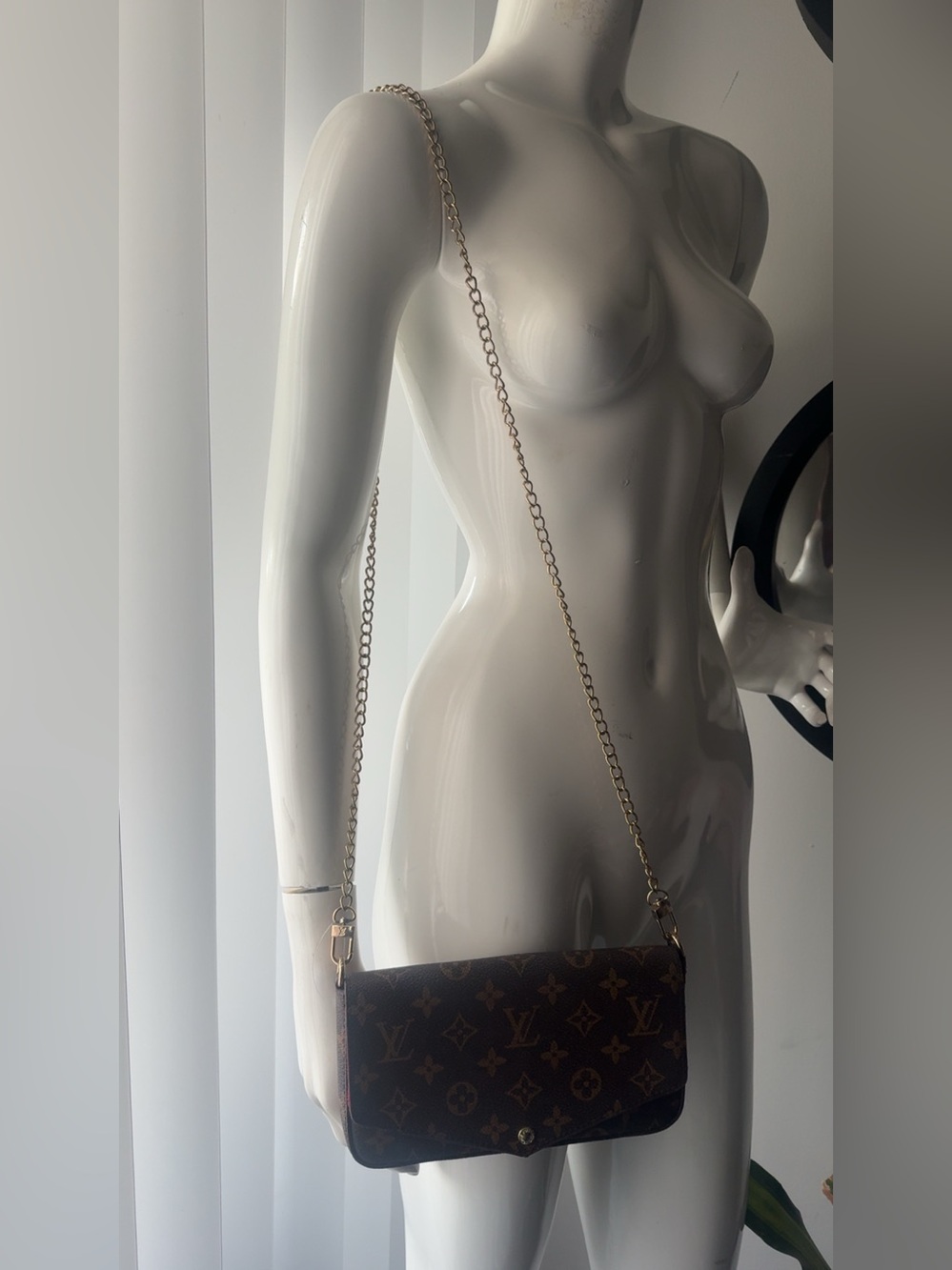 NWOT Brown Crossbody Purse, Gold Chain